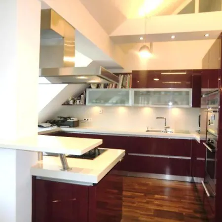 Penthouse Mit Bad Em2024 Hospitality Package 3*